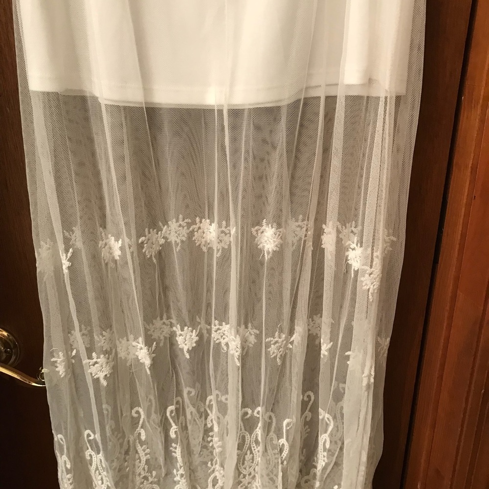 Dress - Picture 3 of 3